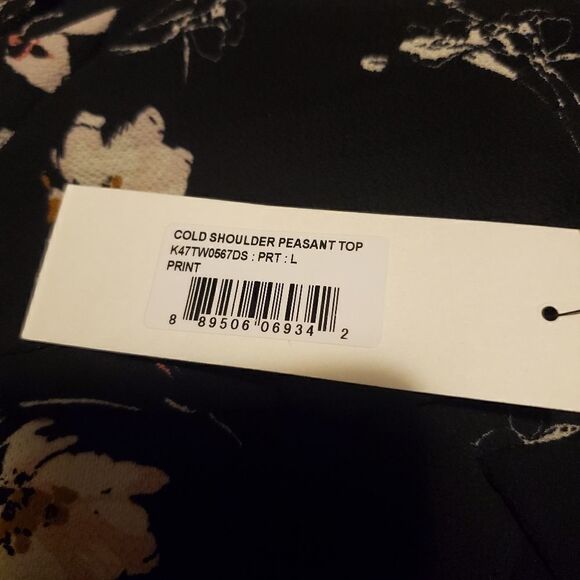 BISHOP & YOUNG Peasant Cold Shoulder Top - Picture 4 of 7